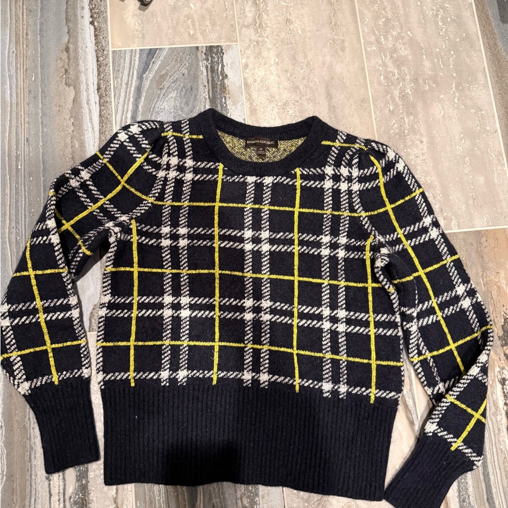 Banana republic sweater. Like new, great condition